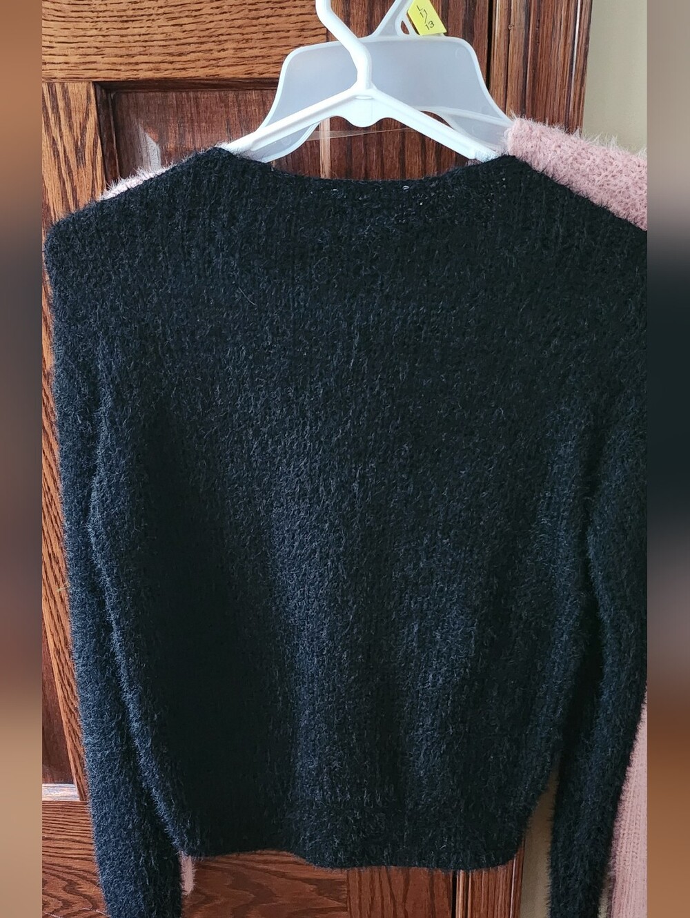 Two sweaters. - Picture 8 of 8